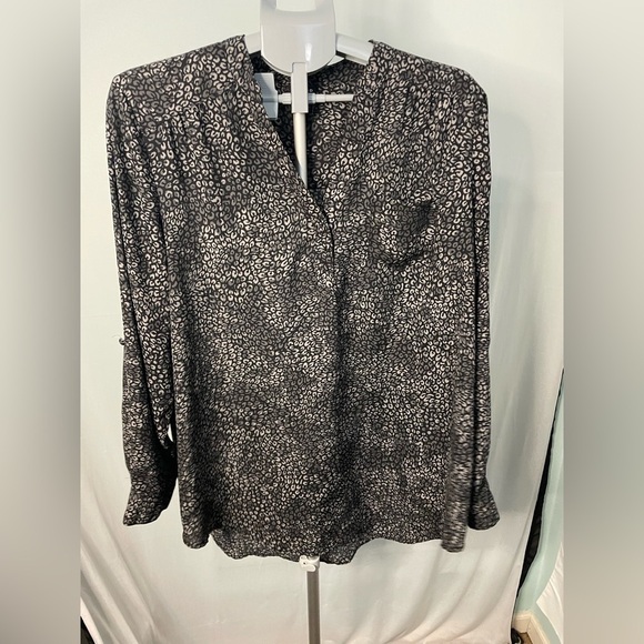 Torrid Black and White‎ Patterned Top size 1 - Picture 1 of 10